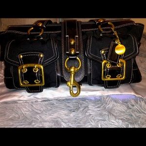 COACH purse that looks like NEW! With dust bag.